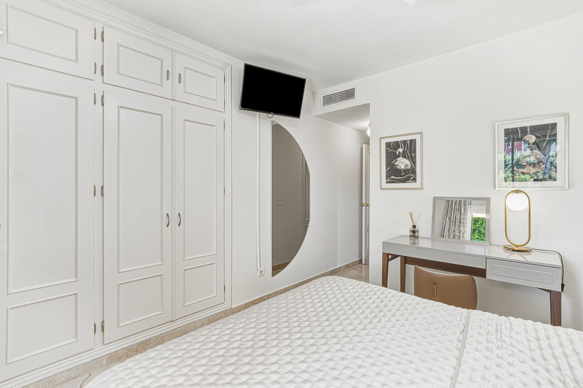 2 Bedroom Apartment for Sale in Guadalmina Alta — view 18