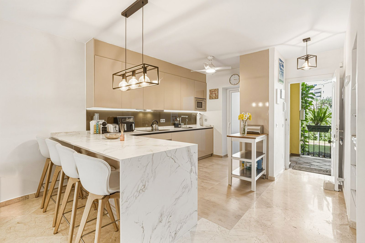 2 Bedroom Apartment for Sale in Guadalmina Alta — 6