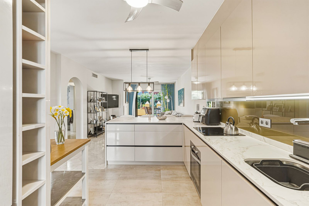 2 Bedroom Apartment for Sale in Guadalmina Alta — 8