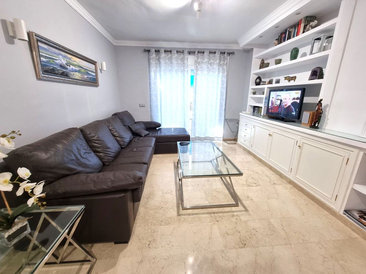 2 Bedroom Apartment for Sale in Puerto Banús — 2