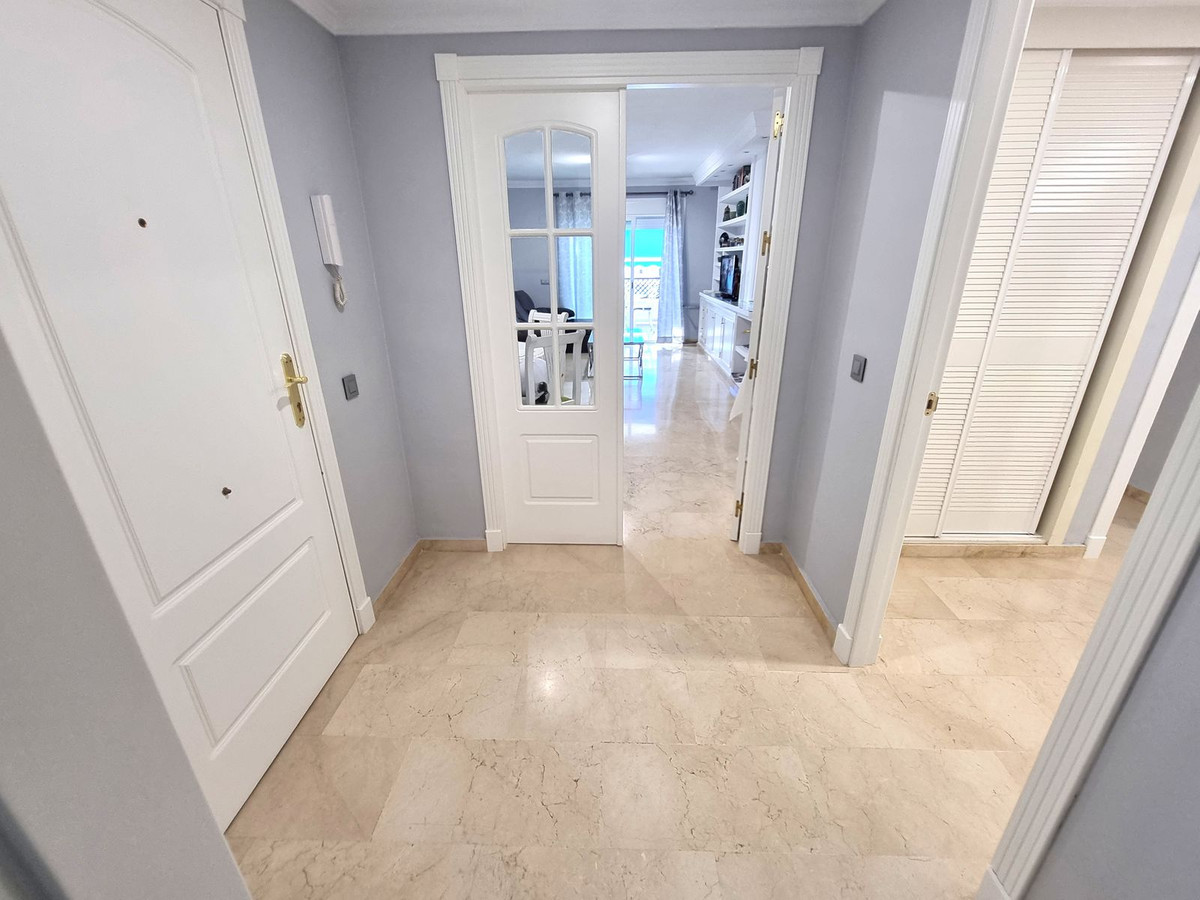 2 Bedroom Apartment for Sale in Puerto Banús — view 11