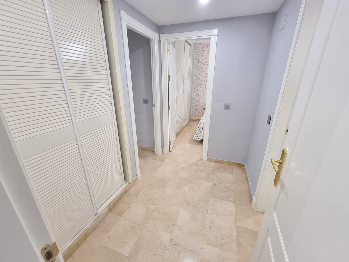 2 Bedroom Apartment for Sale in Puerto Banús — view 12