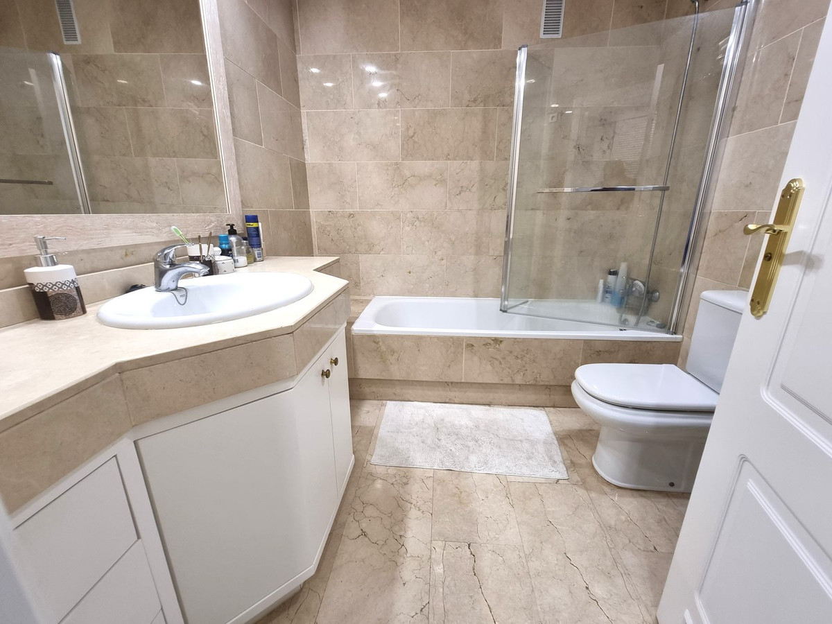 2 Bedroom Apartment for Sale in Puerto Banús — view 14