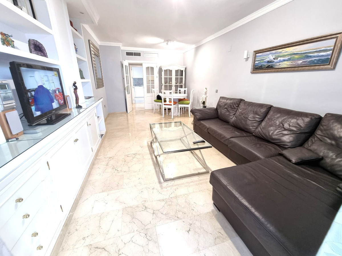 2 Bedroom Apartment for Sale in Puerto Banús — view 18