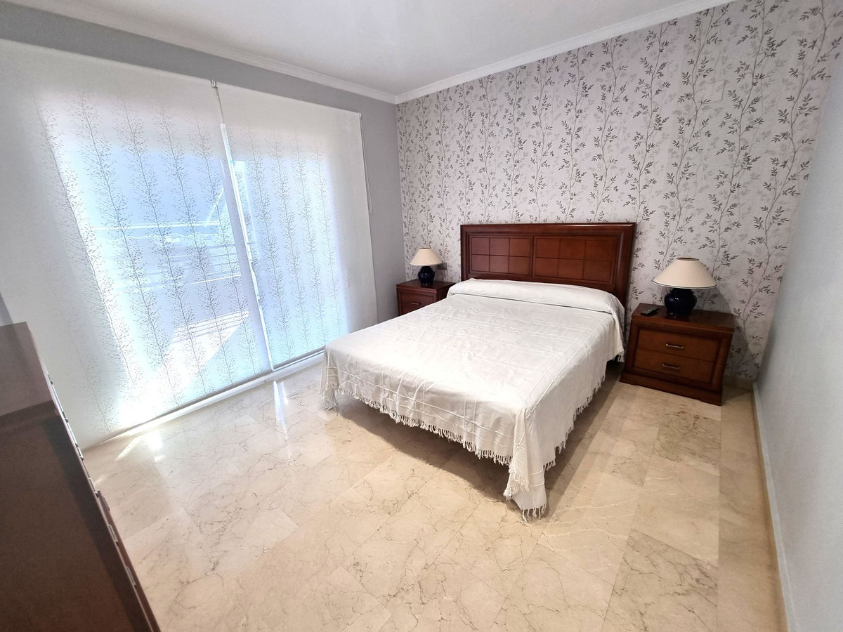 2 Bedroom Apartment for Sale in Puerto Banús — 4