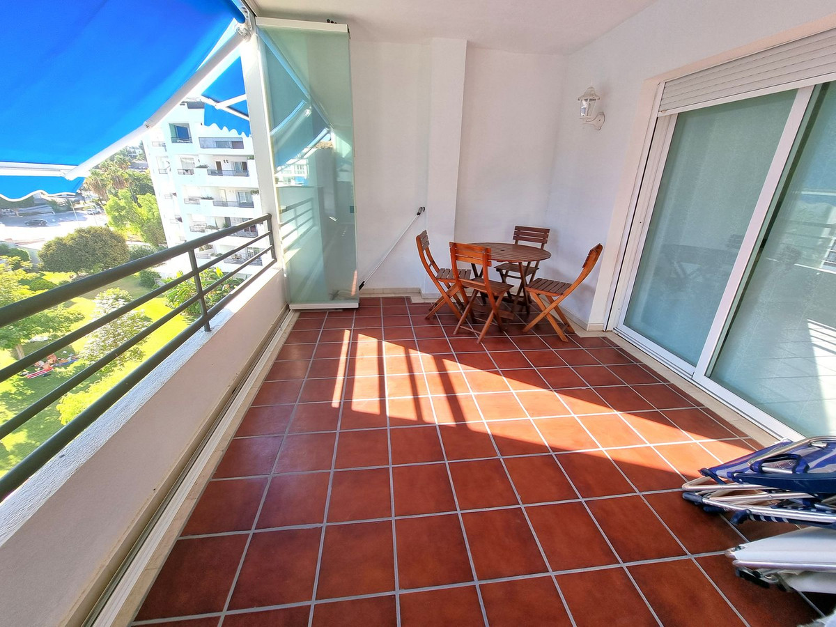 2 Bedroom Apartment for Sale in Puerto Banús — 7