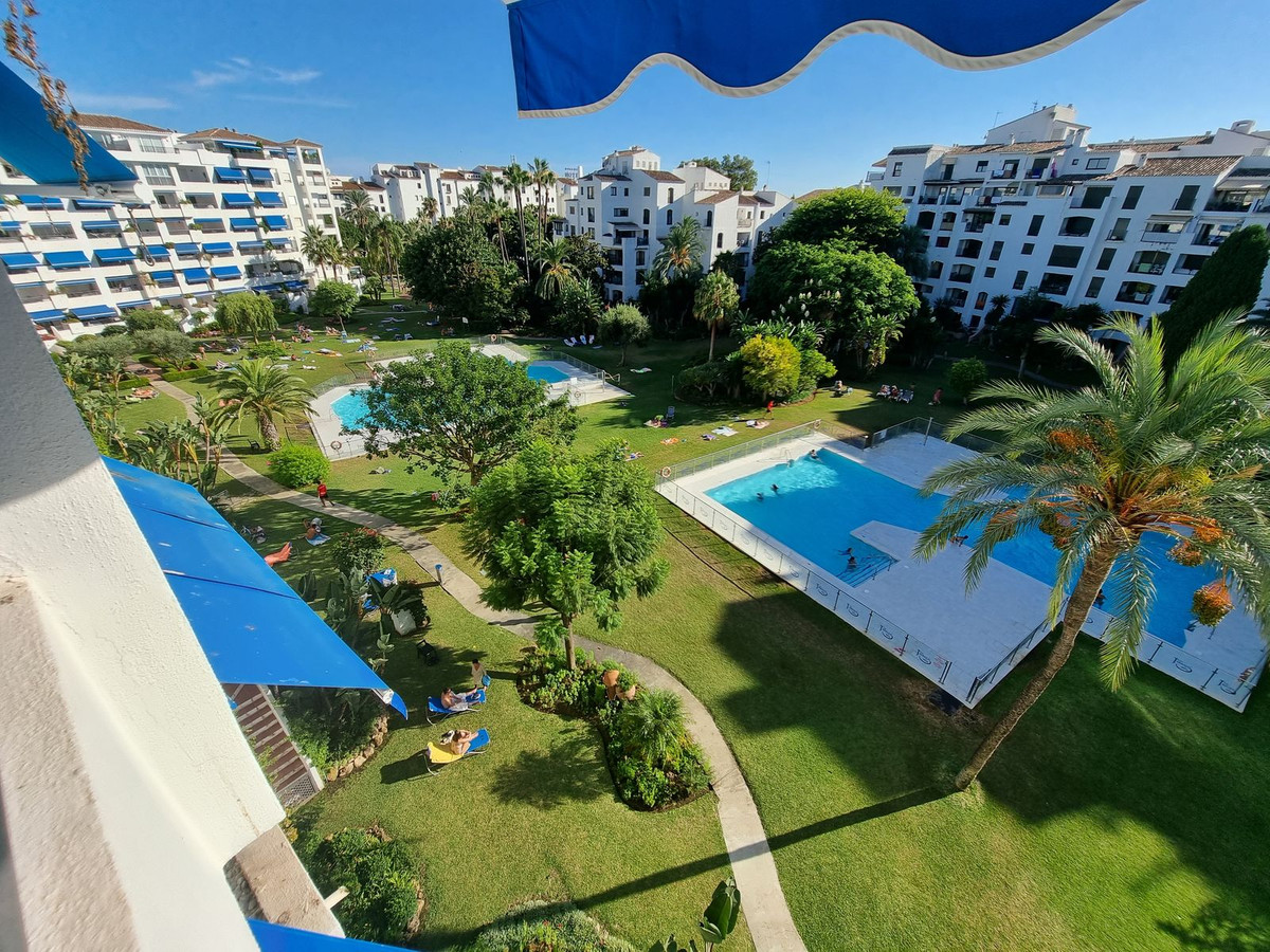 2 Bedroom Apartment for Sale in Puerto Banús — 9