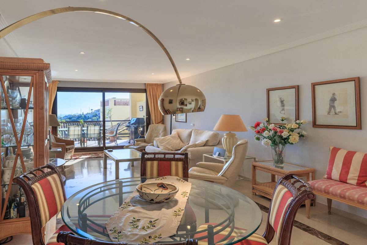 3 Bedroom Apartment for Sale in Benahavís