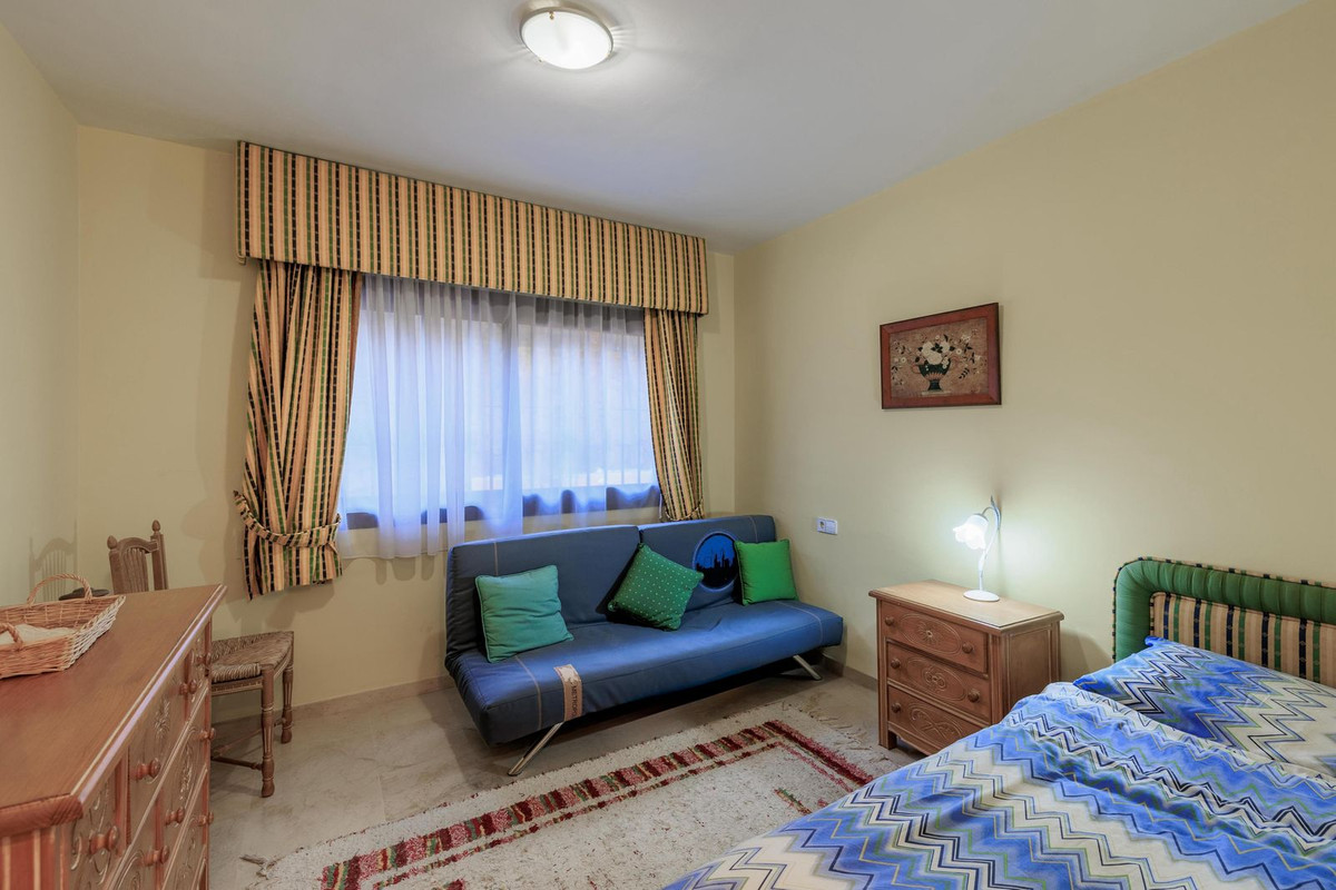 3 Bedroom Apartment for Sale in Benahavís — view 12