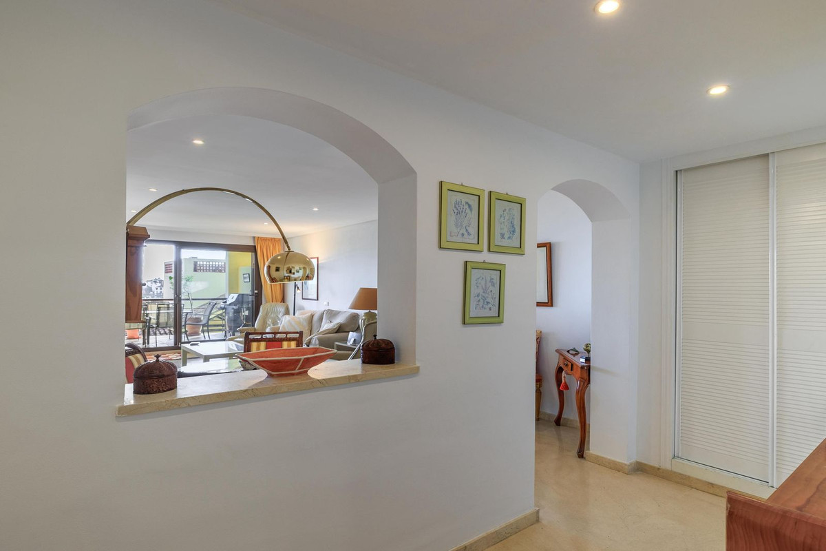 3 Bedroom Apartment for Sale in Benahavís — view 14