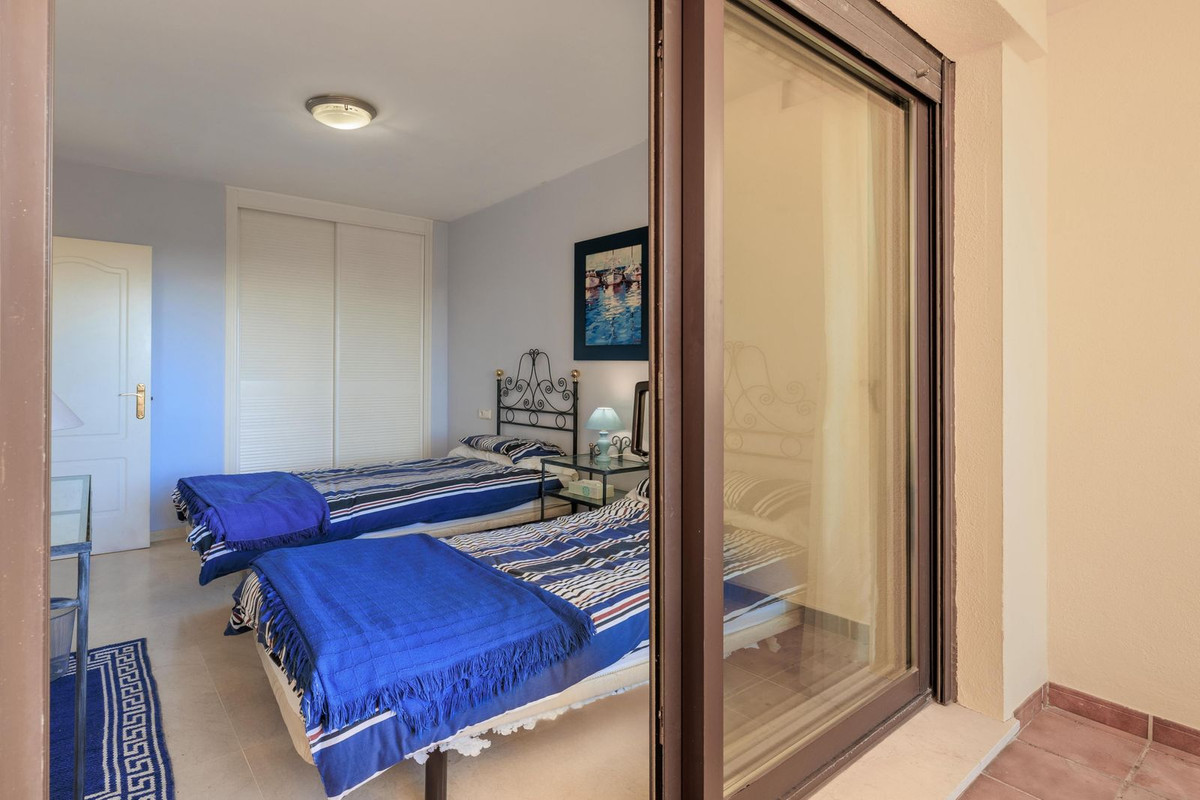 3 Bedroom Apartment for Sale in Benahavís — view 15