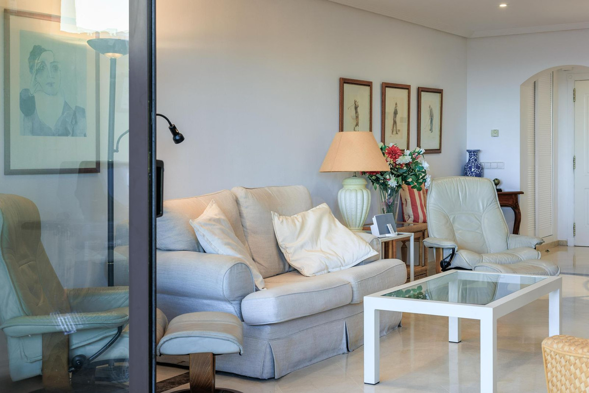 3 Bedroom Apartment for Sale in Benahavís — view 16