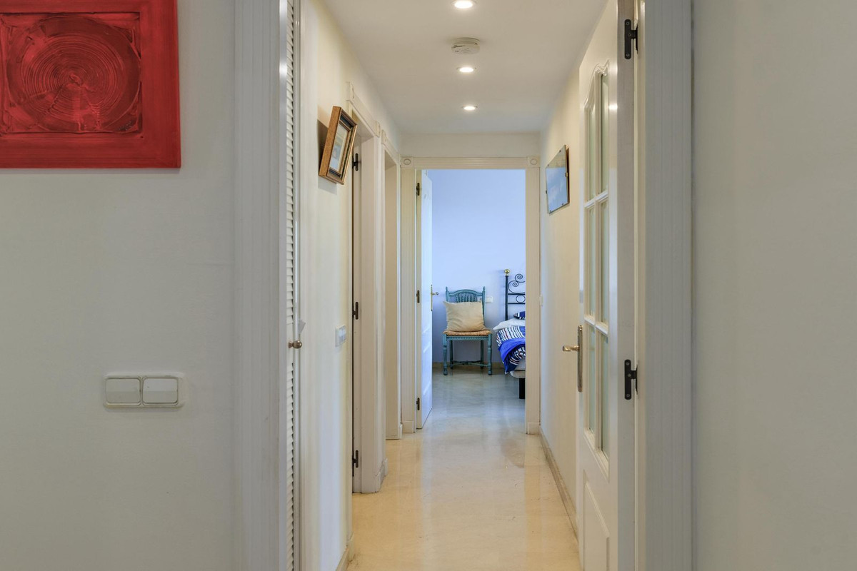 3 Bedroom Apartment for Sale in Benahavís — view 20