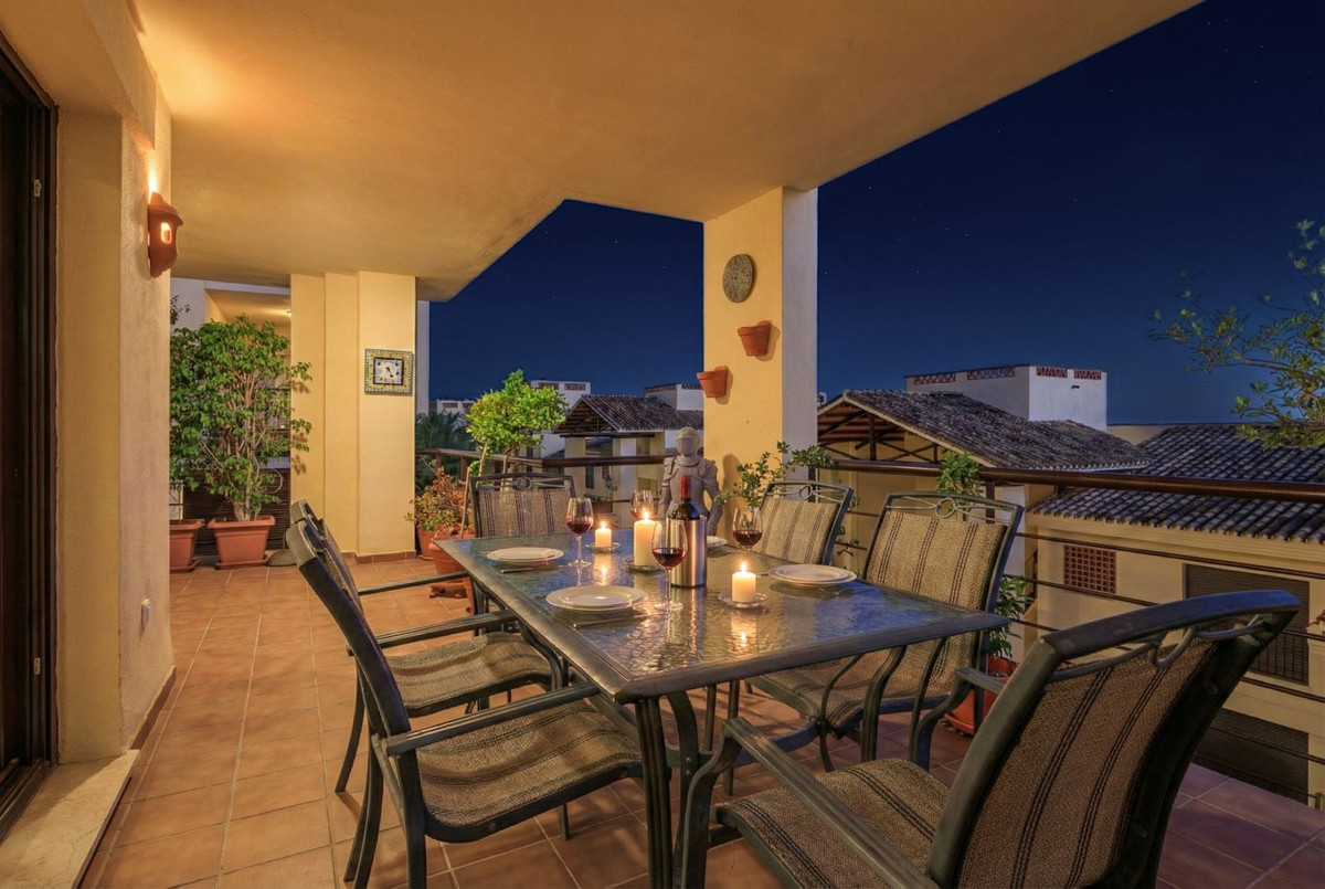 3 Bedroom Apartment for Sale in Benahavís — view 3