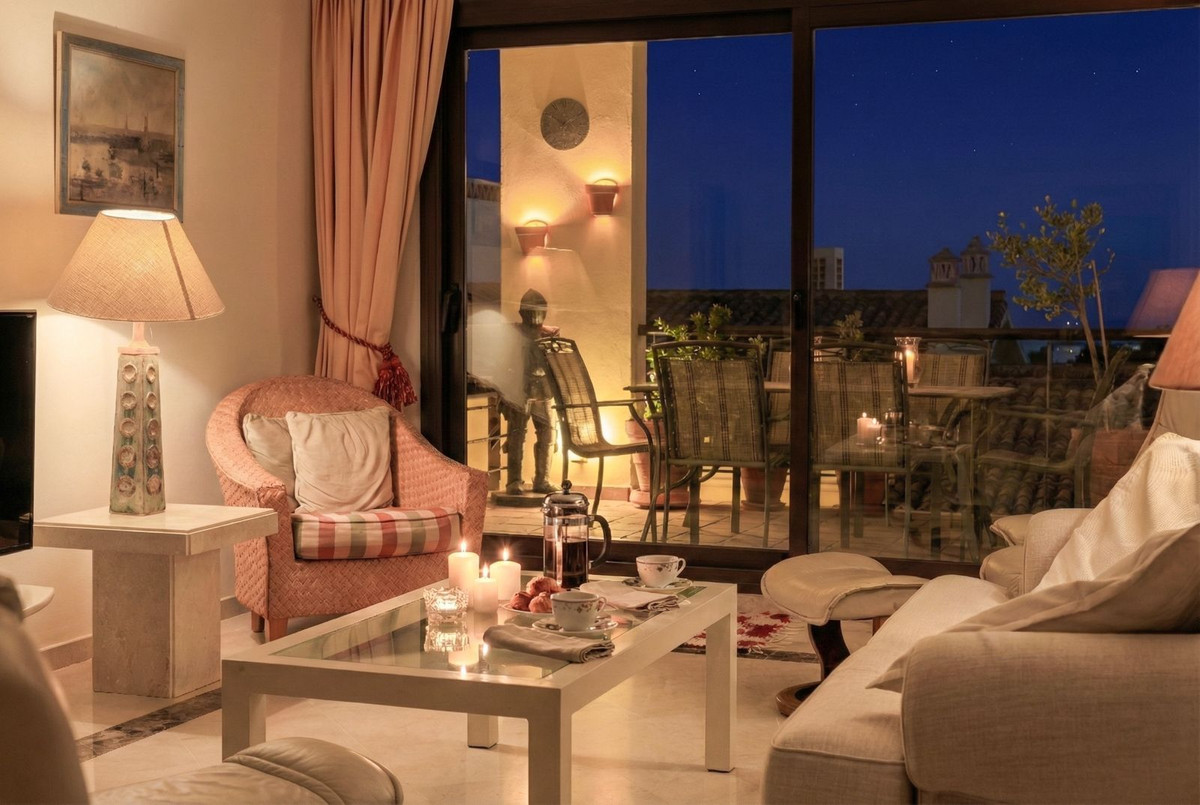 3 Bedroom Apartment for Sale in Benahavís — view 4