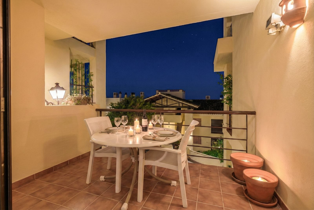 3 Bedroom Apartment for Sale in Benahavís — view 5