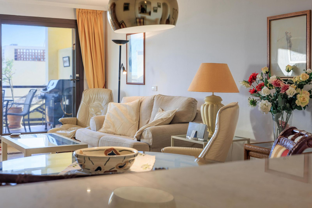 3 Bedroom Apartment for Sale in Benahavís — view 7