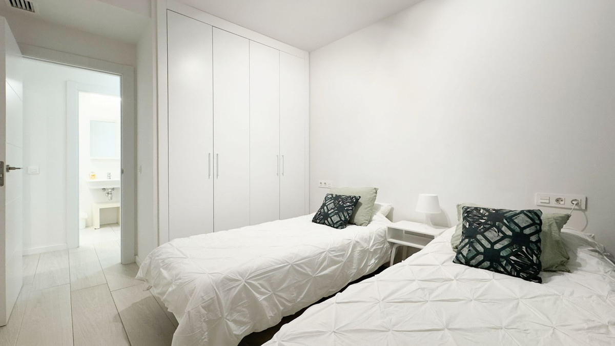 2 Bedroom Apartment for Sale in Marbella — view 12