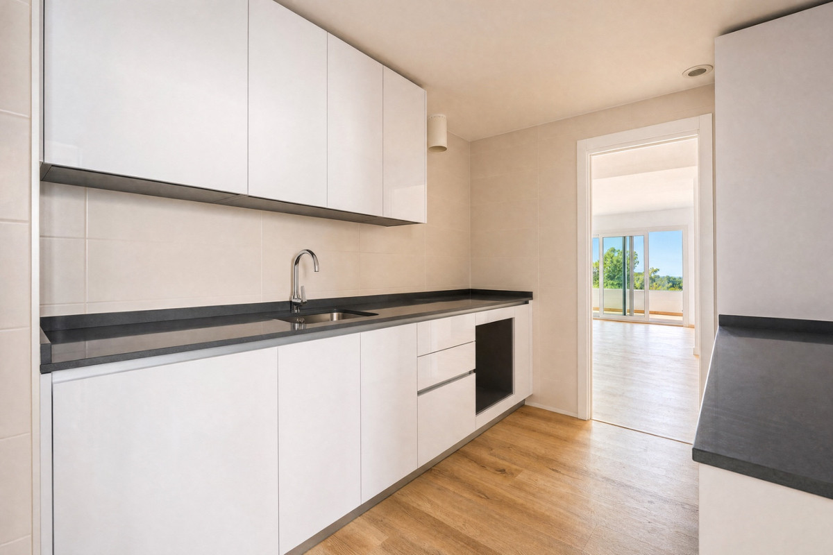 3 Bedroom Apartment for Sale in Nueva Andalucía — view 10