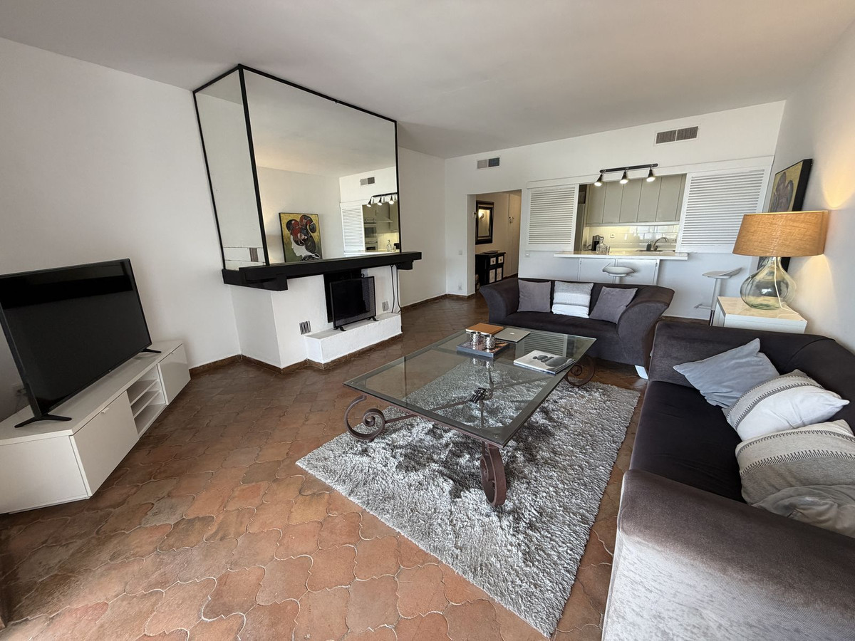 1 Bedroom Apartment for Sale in Puerto Banús — 2