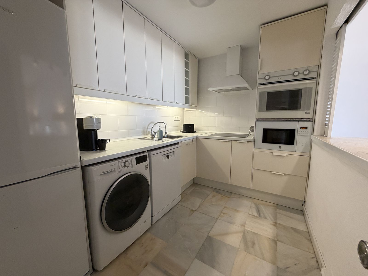 1 Bedroom Apartment for Sale in Puerto Banús — view 11