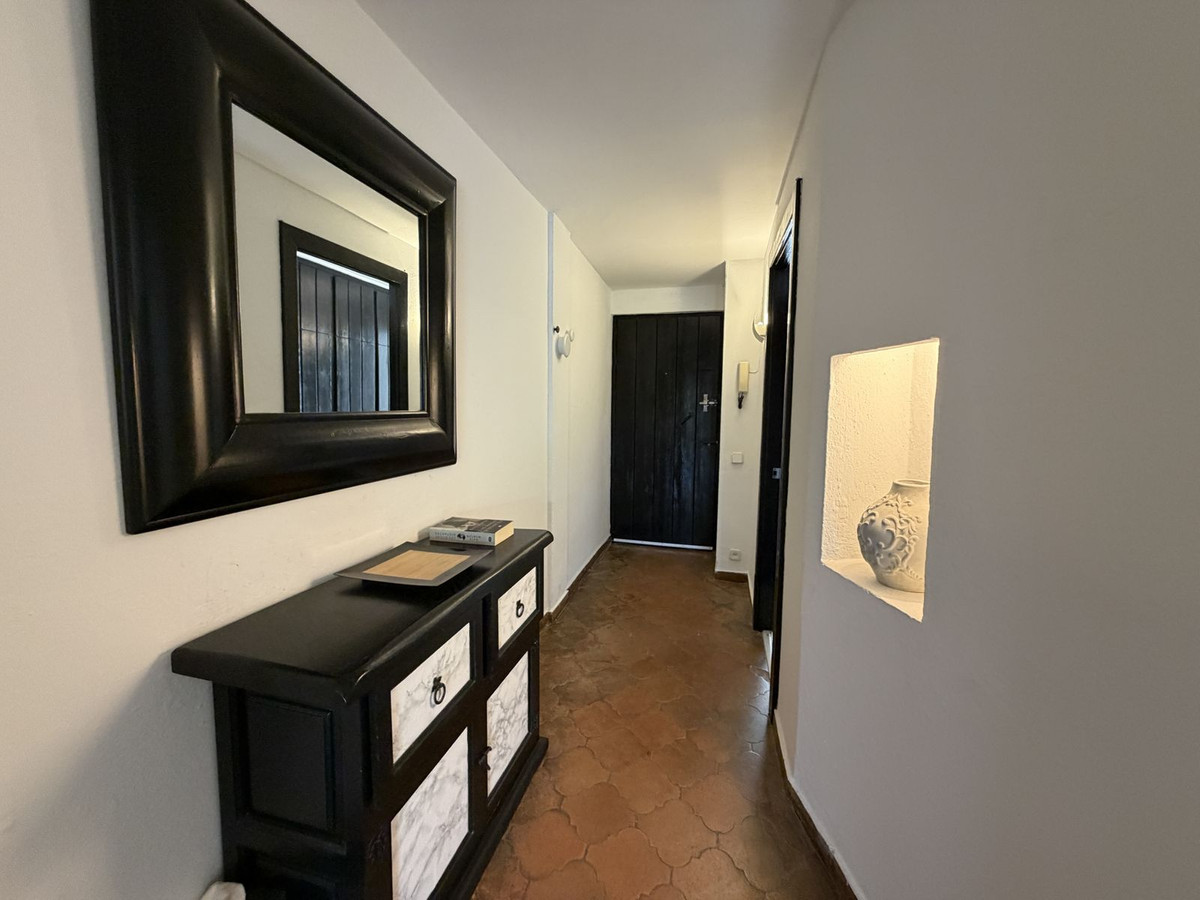 1 Bedroom Apartment for Sale in Puerto Banús — 9