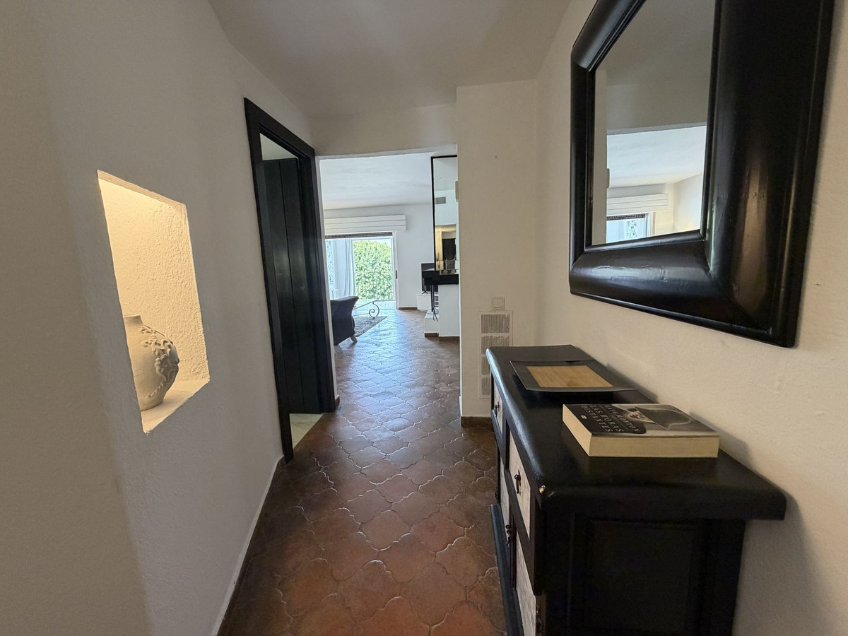1 Bedroom Apartment for Sale in Puerto Banús — view 10