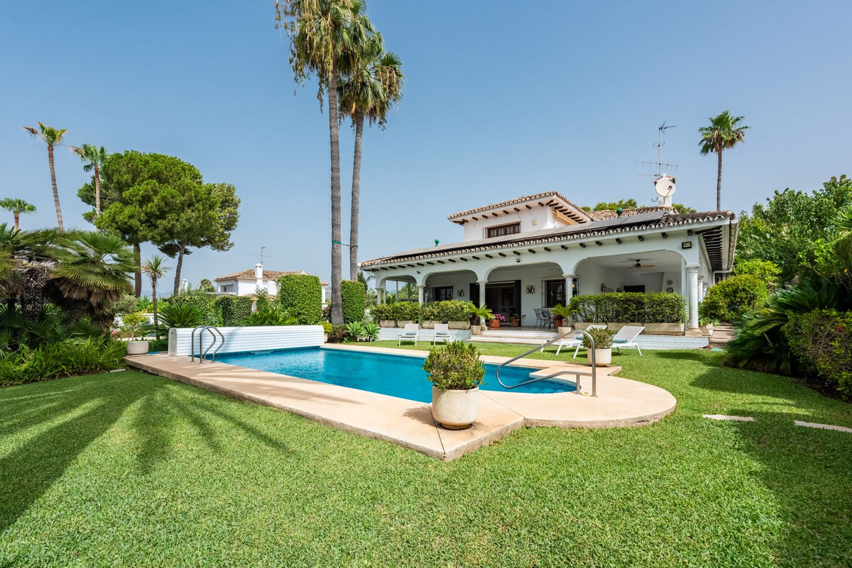 4 Bedroom Villa for Sale in San Pedro de Alcántara — 2
