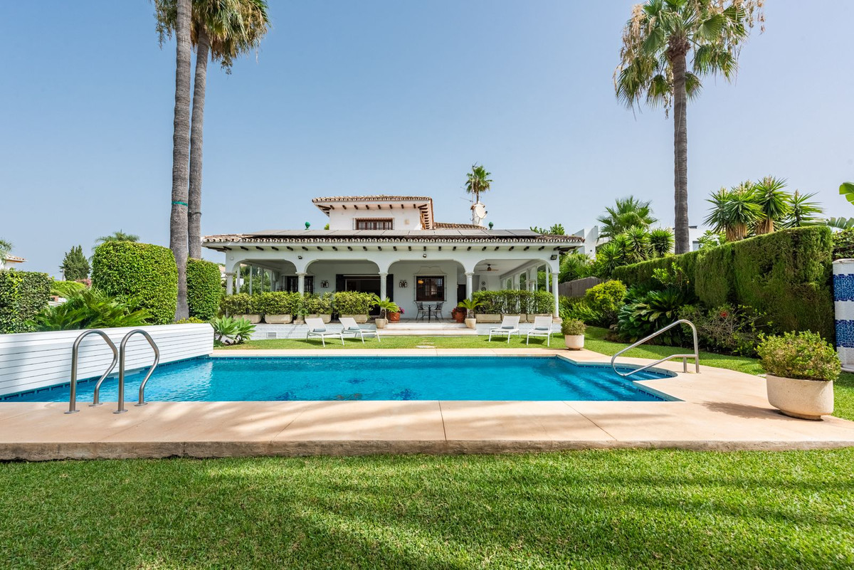 4 Bedroom Villa for Sale in San Pedro de Alcántara — 3