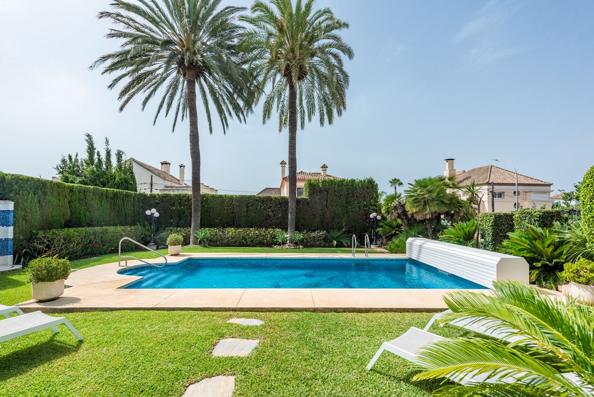 4 Bedroom Villa for Sale in San Pedro de Alcántara — 7