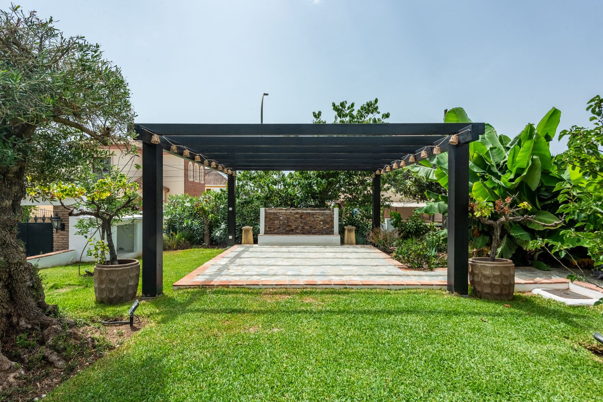 4 Bedroom Villa for Sale in San Pedro de Alcántara — 9
