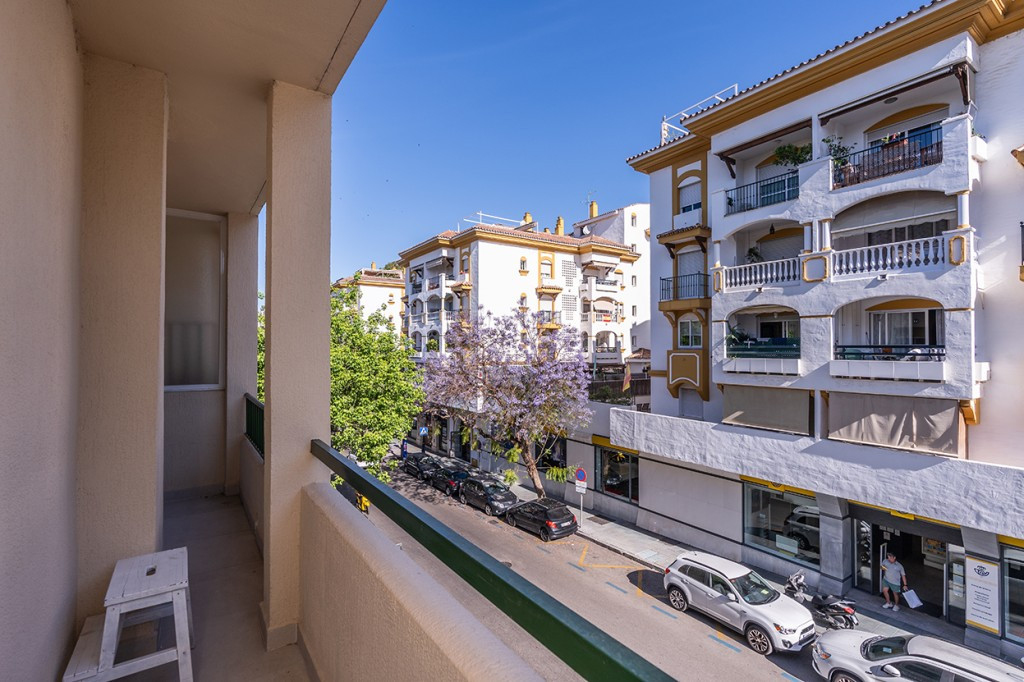2 Bedroom Apartment for Sale in Marbella — view 2