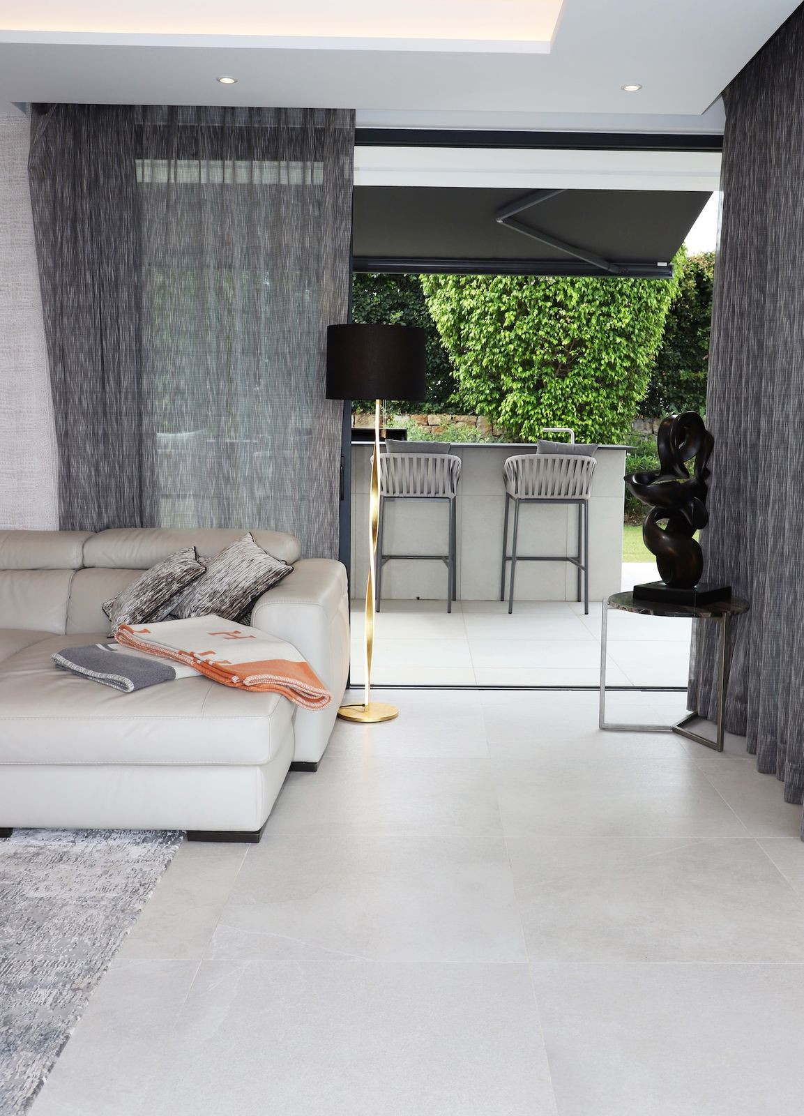 5 Bedroom Villa for Sale in New Golden Mile — view 11