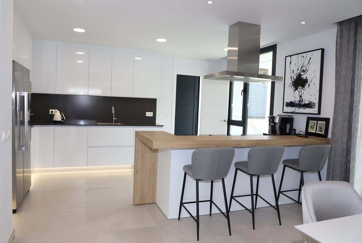 5 Bedroom Villa for Sale in New Golden Mile — view 13