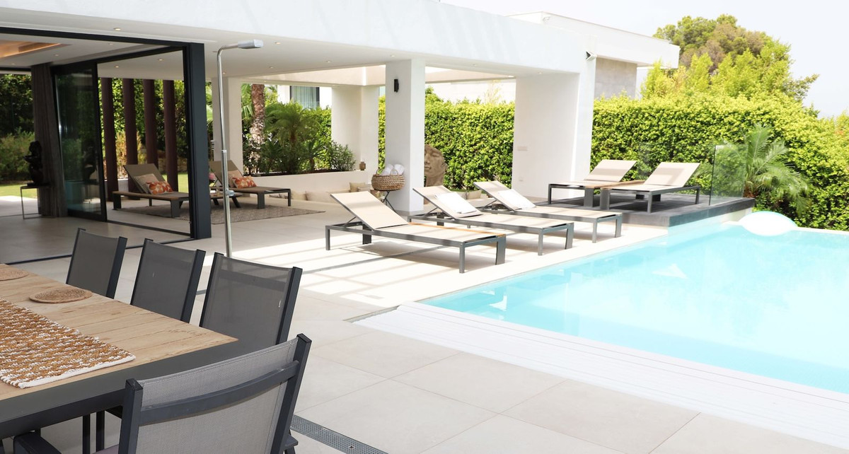 5 Bedroom Villa for Sale in New Golden Mile — view 14