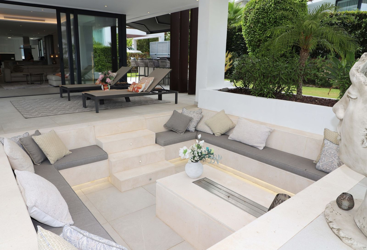 5 Bedroom Villa for Sale in New Golden Mile — view 15