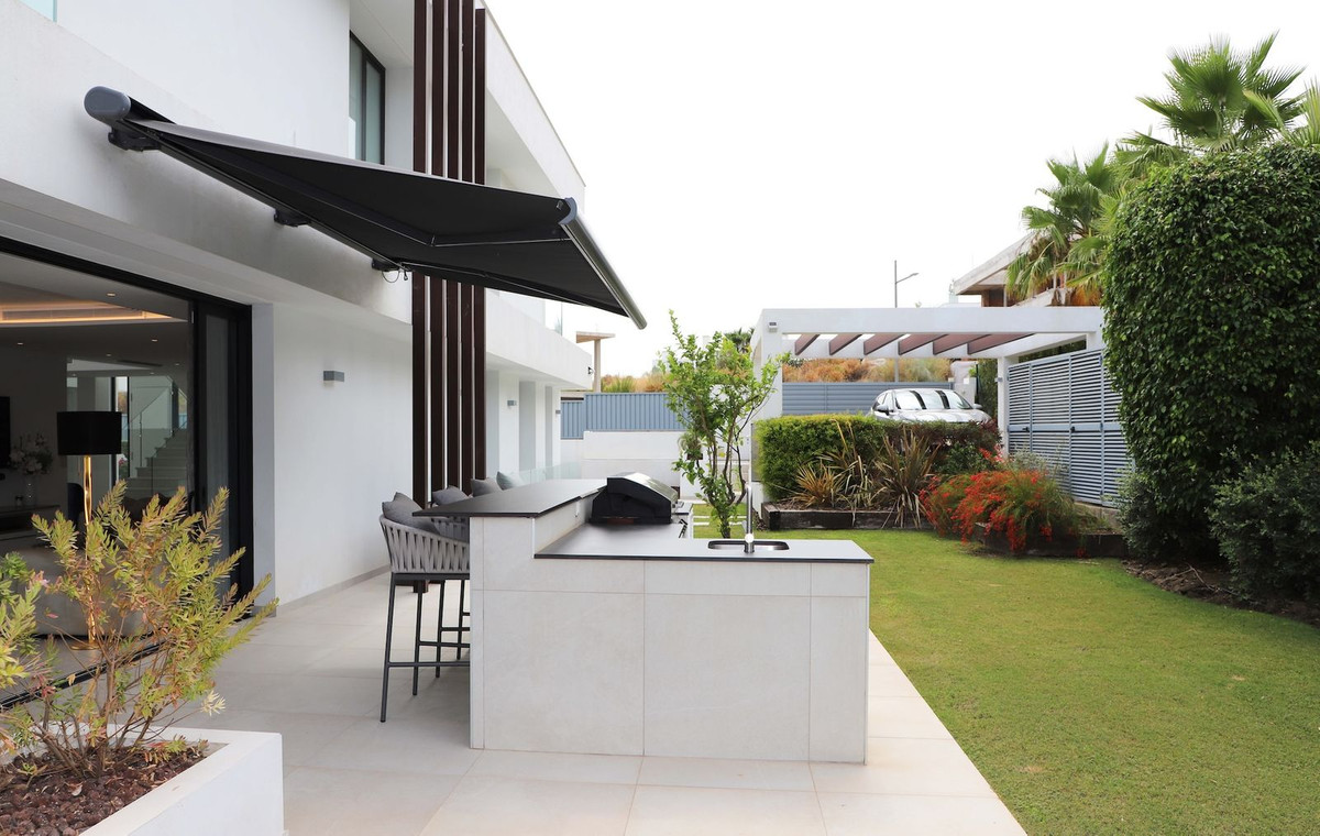 5 Bedroom Villa for Sale in New Golden Mile — view 16