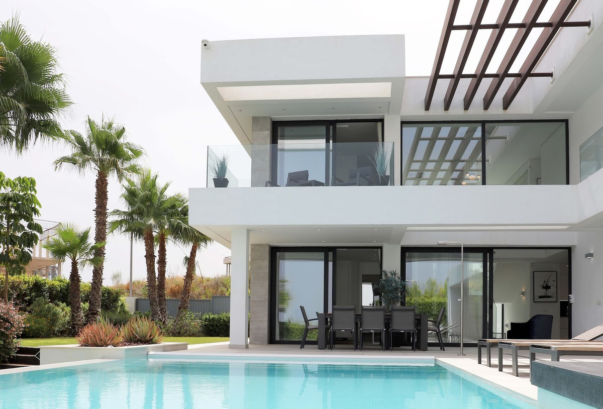 5 Bedroom Villa for Sale in New Golden Mile — view 4