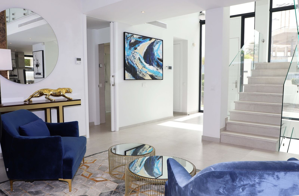 5 Bedroom Villa for Sale in New Golden Mile — view 6