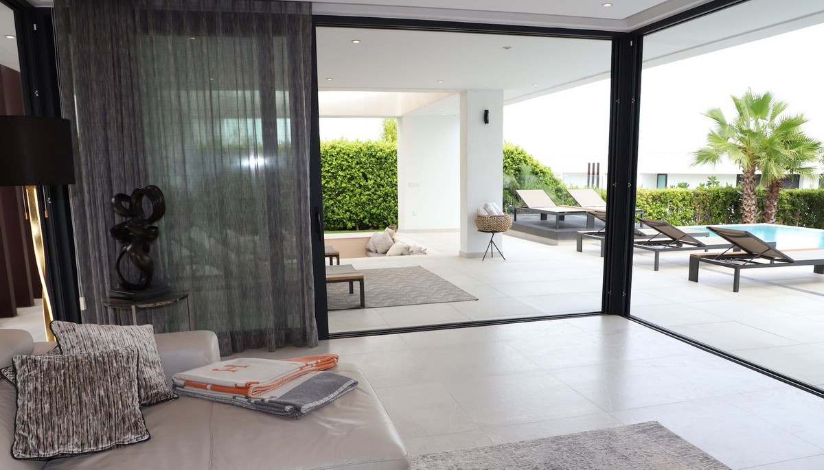 5 Bedroom Villa for Sale in New Golden Mile — view 9