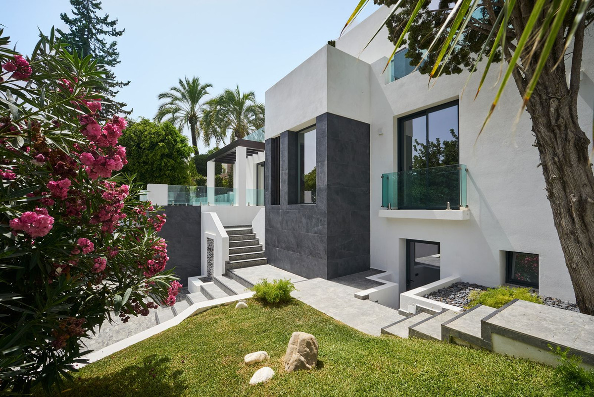5 Bedroom Villa for Sale in Sierra Blanca