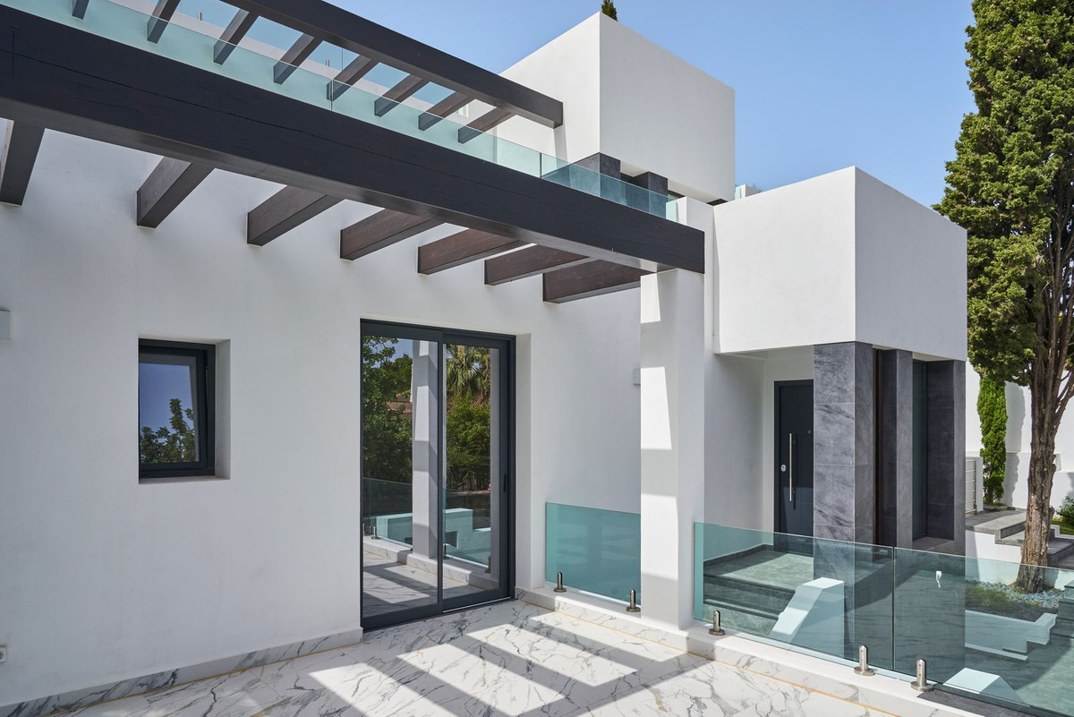 5 Bedroom Villa for Sale in Sierra Blanca — view 13