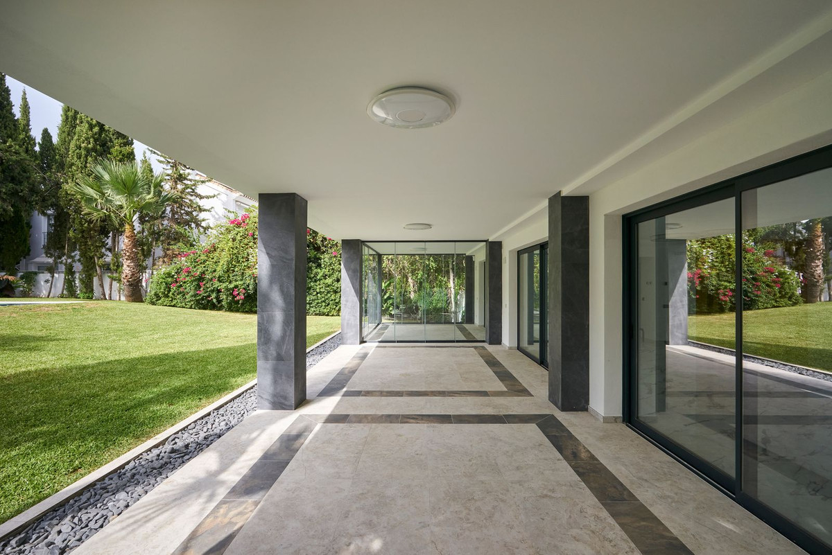 5 Bedroom Villa for Sale in Sierra Blanca — view 7