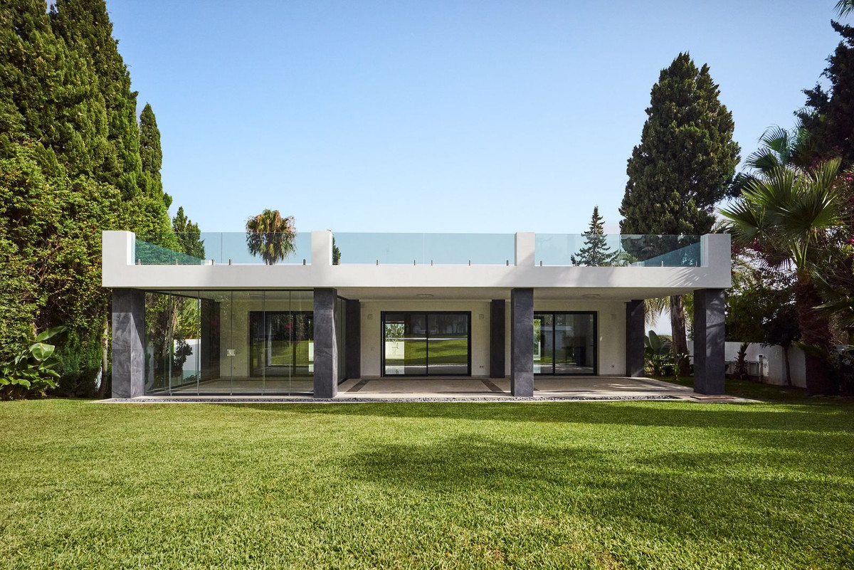 5 Bedroom Villa for Sale in Sierra Blanca — view 8