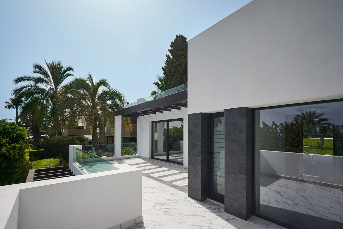 5 Bedroom Villa for Sale in Sierra Blanca — view 9