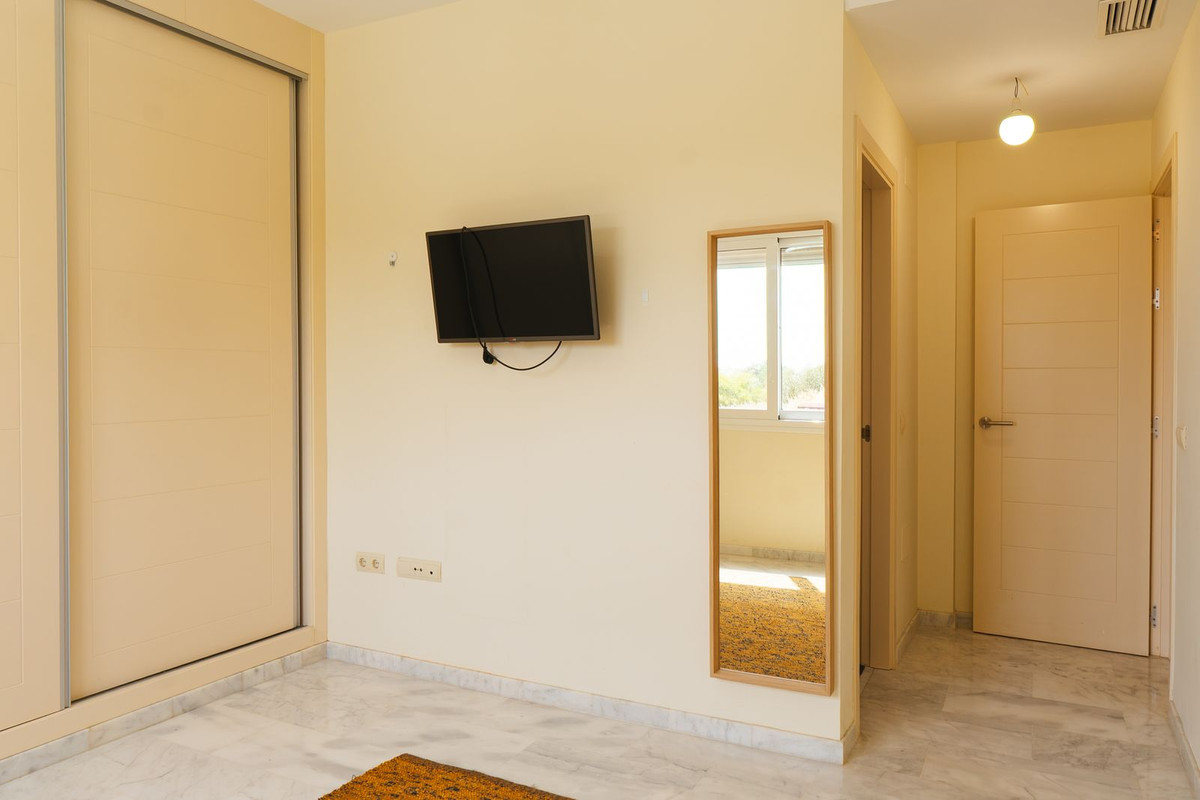 2 Bedroom Apartment for Sale in Estepona — view 7