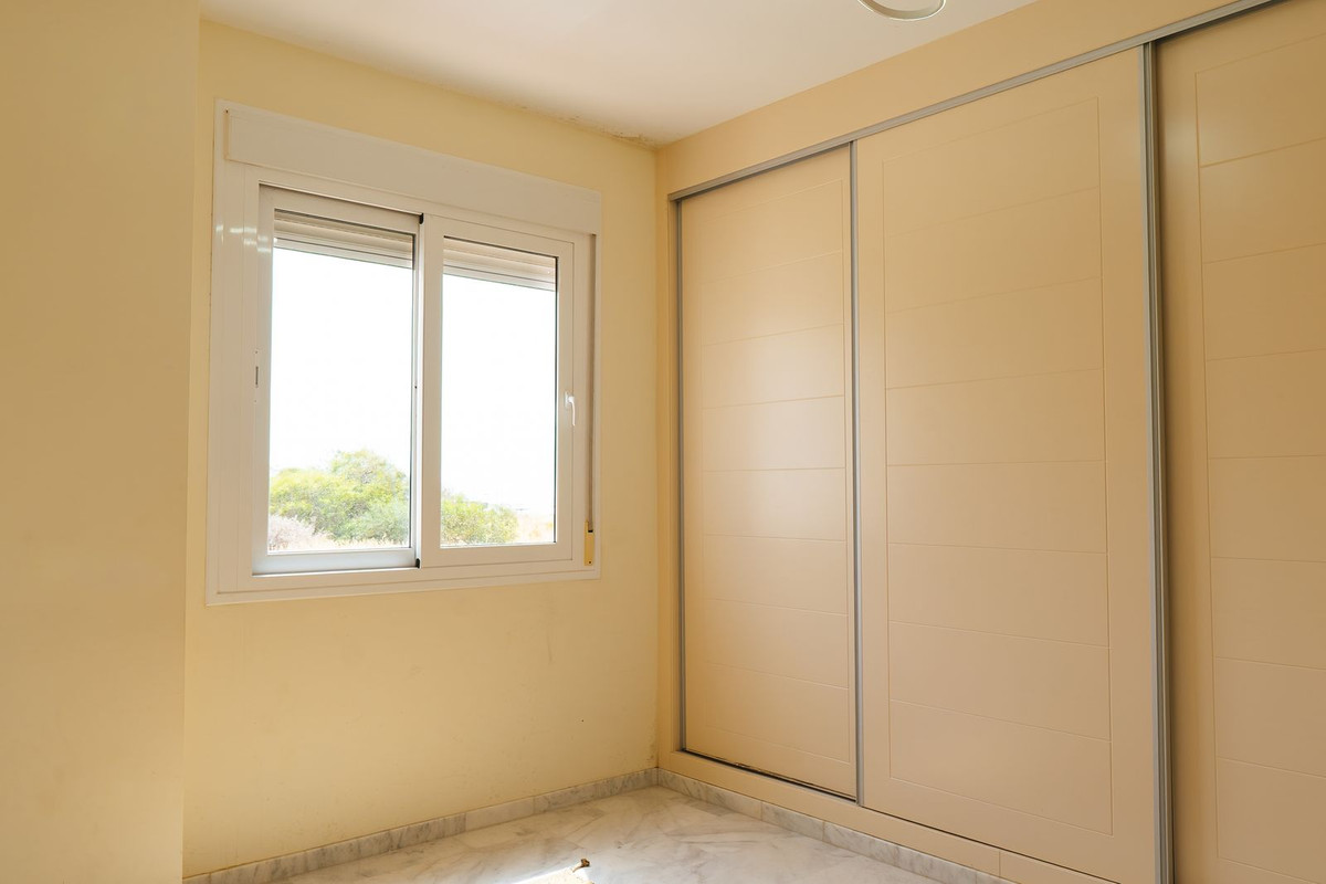 2 Bedroom Apartment for Sale in Estepona — view 8