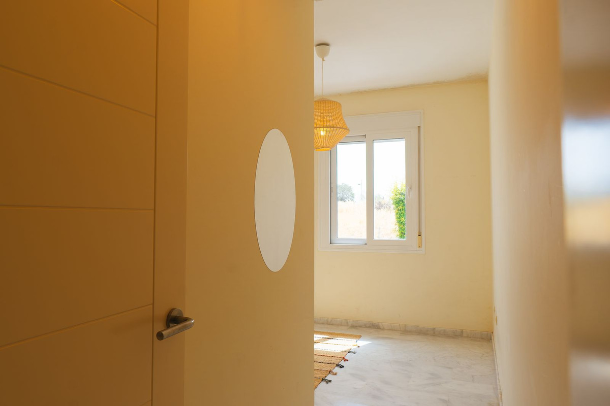 2 Bedroom Apartment for Sale in Estepona — view 10