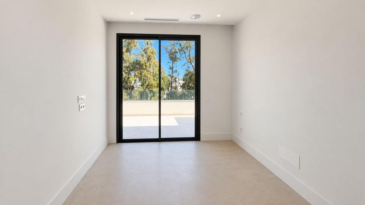 5 Bedroom Villa for Sale in Nueva Andalucía — view 11