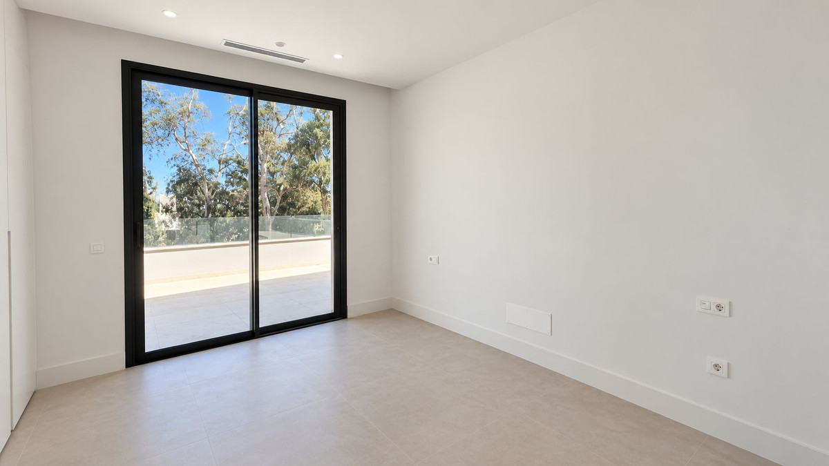 5 Bedroom Villa for Sale in Nueva Andalucía — view 13